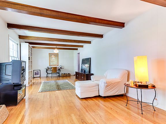 2nd image of 5707 Chesswood Dr