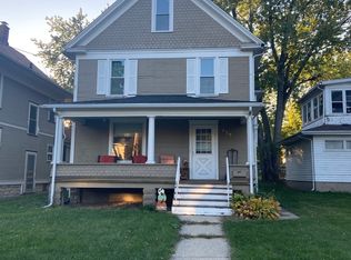 439 5th St, Aurora, IL 60505