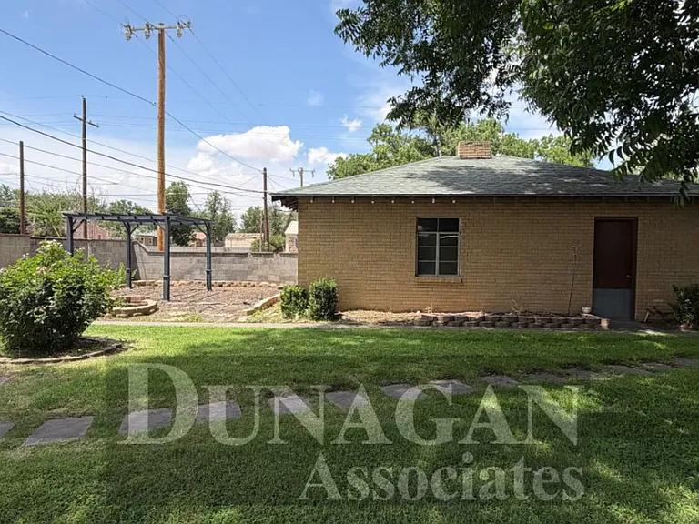 925 N Alameda St — Photo 12