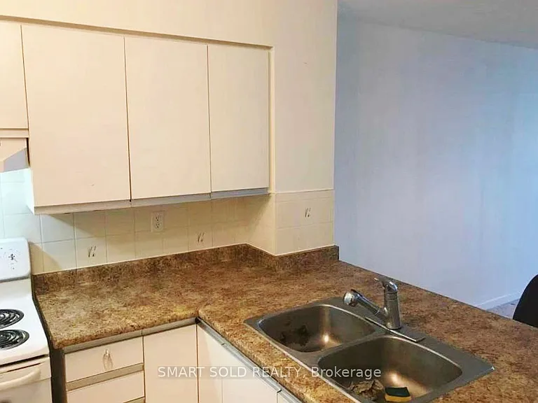 95 Prince Arthur Ave #711 — Photo 13