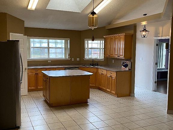 3rd image of 739 Marlinspike Dr