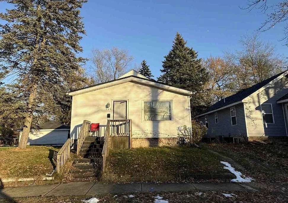 235 N Ashland Ave photo 1