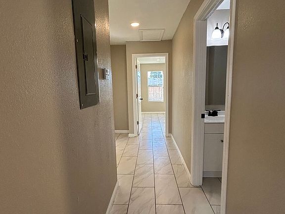 4th image of 1620 Magnolia Ave