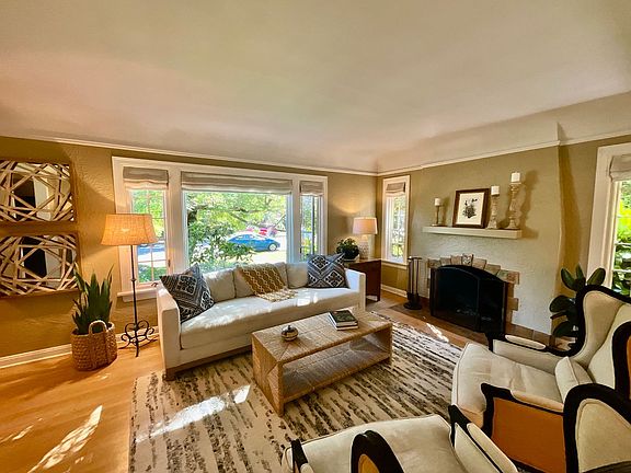 4th image of 2341 McGilvra Blvd E