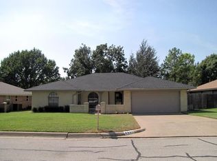 4605 Riverview Dr, North Richland Hills, TX 76180