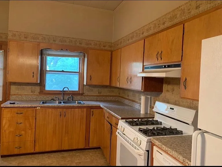 2416 Doniphan Ave — Photo 12