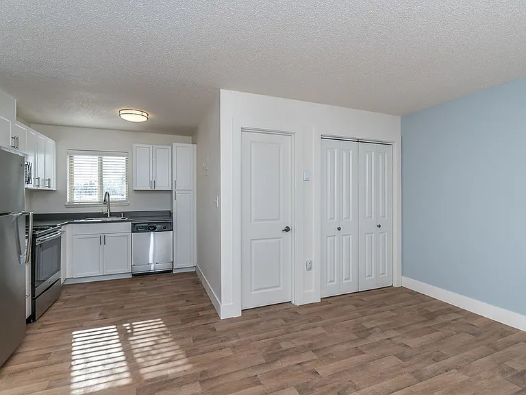 Uptown 7 Apartments — Photo 8