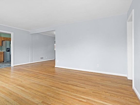 5th image of 219 Crittendon Ave NE