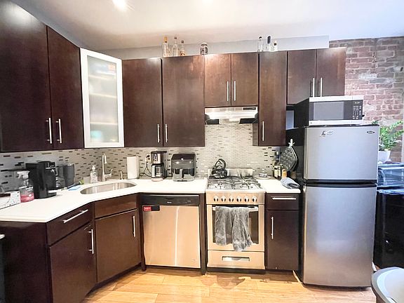 4th image of 27 E 7th St APT 2R