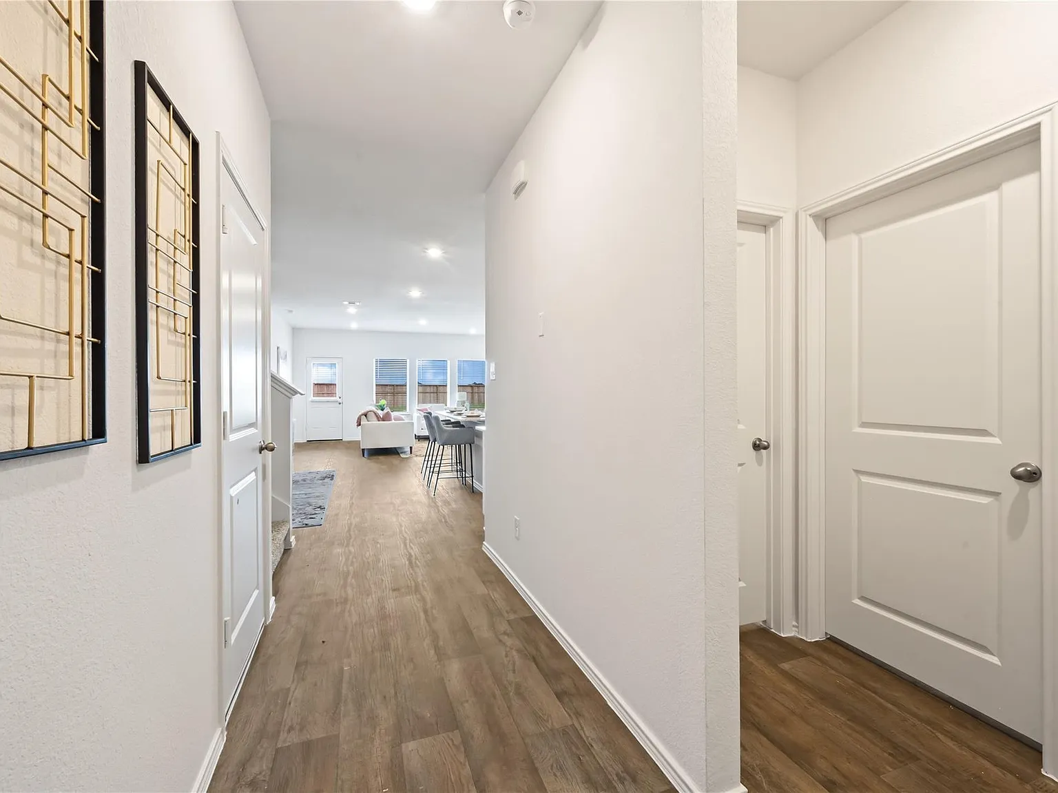 4 bed, 3.0 bath, 2251 sqft, $2,500 — Photo 4