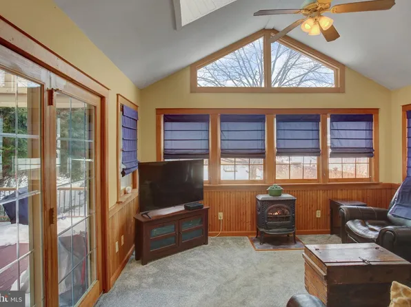 530 E Catherine St, Chambersburg, PA 17201