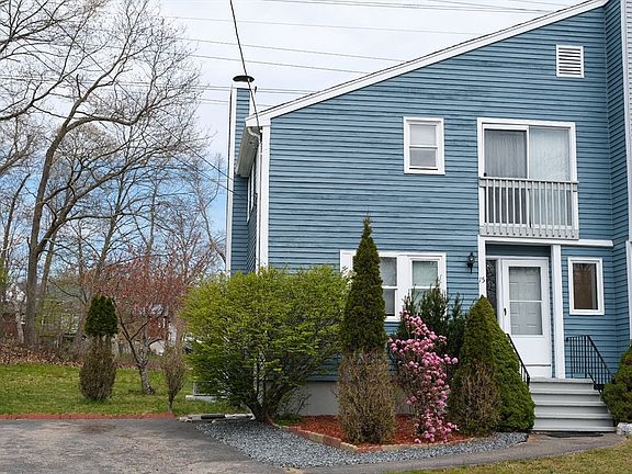 2nd image of 15 Nightingale Cir Unit 15