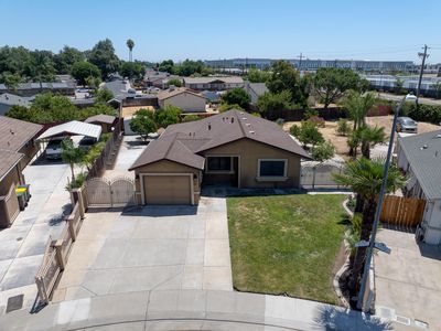 468 Aztec Ln, Lathrop, CA, 95330