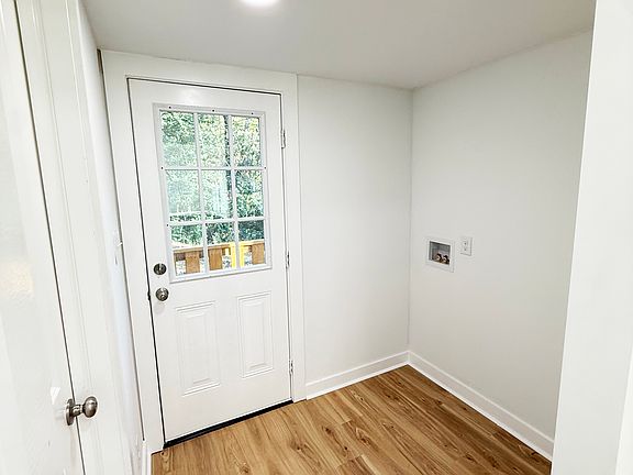 5th image of 709 S Center St