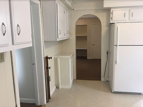 Kitchen with washer and dryer hook up