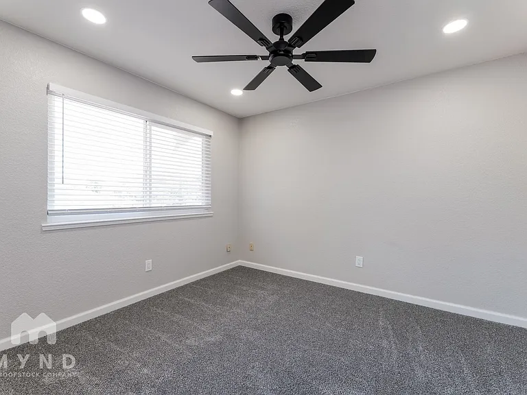 905 Carro Dr #2 — Photo 15