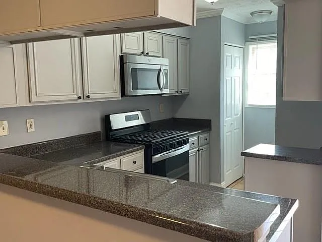 6721 Trafalger Sq — Photo 4