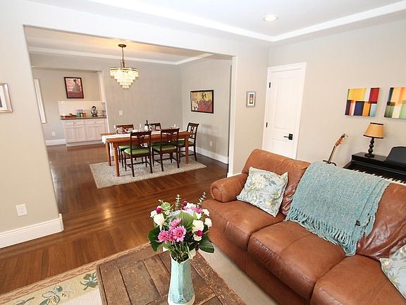 5th image of 1015 Santa Ynez Way