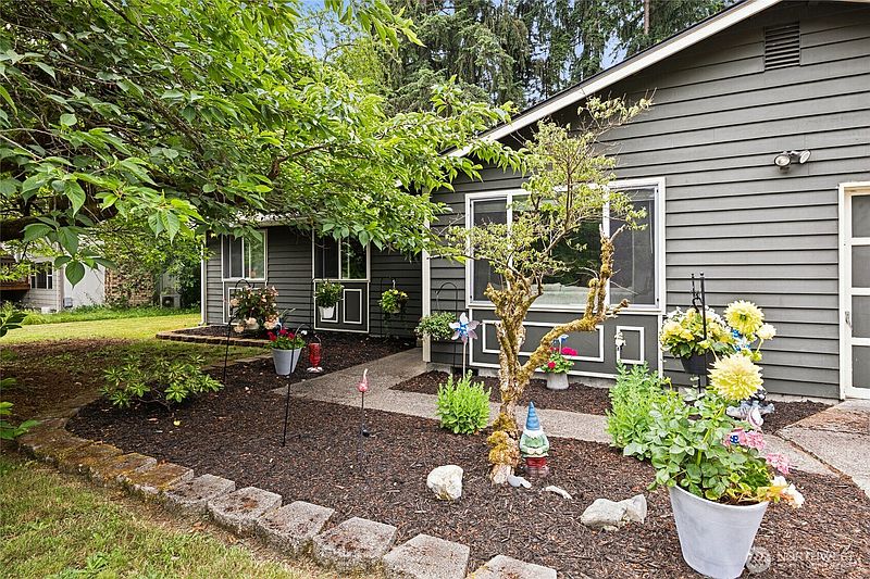 5th image of 8915 Quinault Drive NE