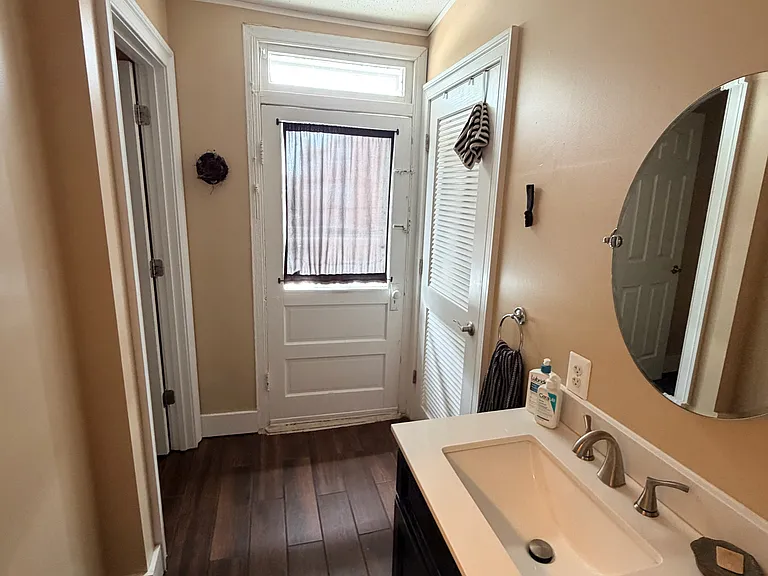 111 E Church St #E — Photo 36