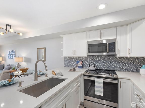 5th image of 3022 SW Bradford St #2