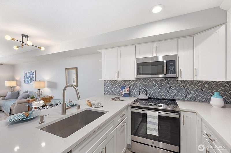 5th image of 3022 SW Bradford St #2