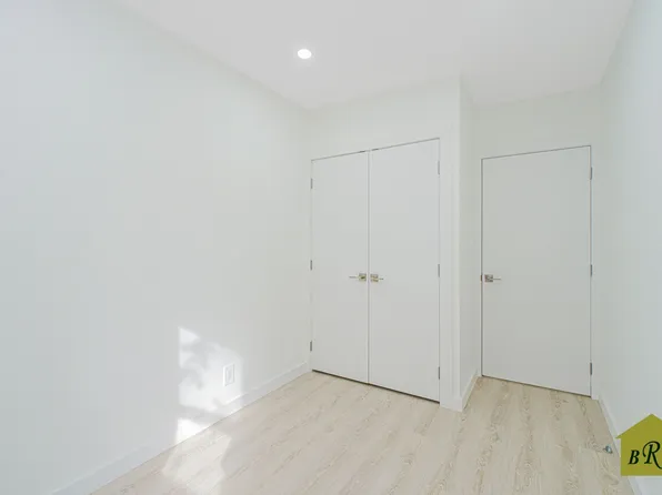 2815 Ocean Parkway image 29 of 32