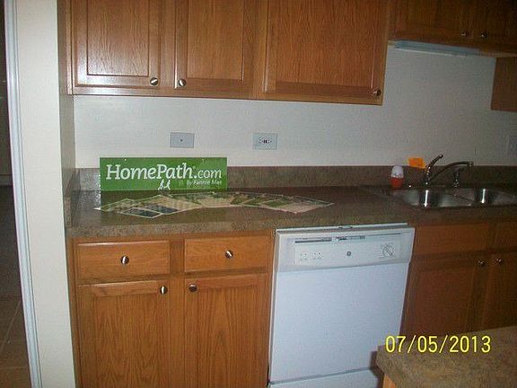 2nd image of 1883 Somerset Dr