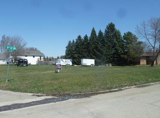 912 9th St SW, Jamestown, ND 58401
