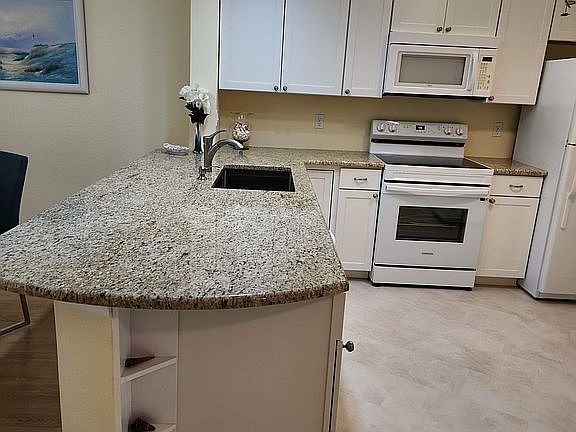 2nd image of 992 Woodshire Ln APT D203