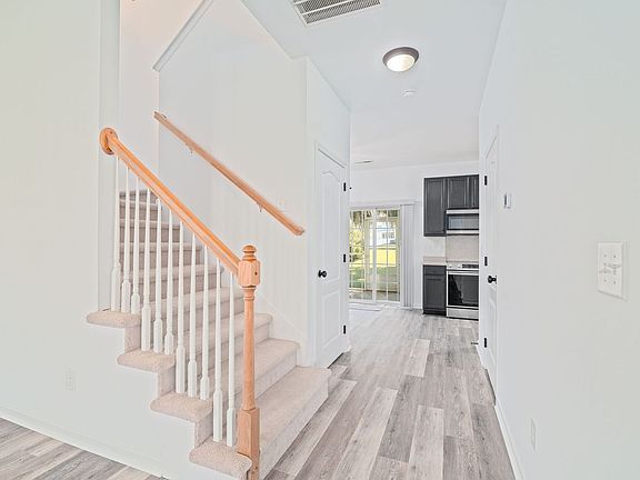 4th image of 115 Black River Dr