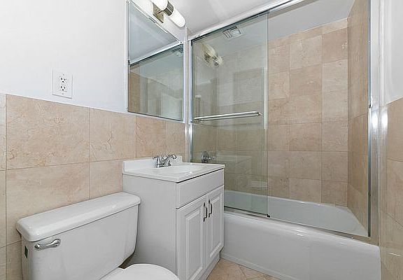 4th image of 210 E 58th St APT 8D