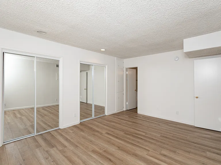 Brentwood Crown Towers — Photo 13