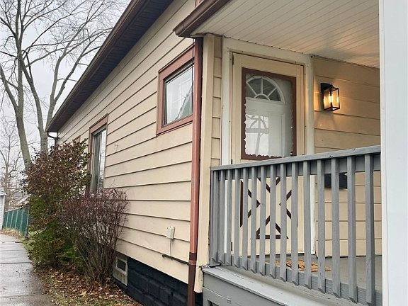 3rd image of 4828 E 90th St
