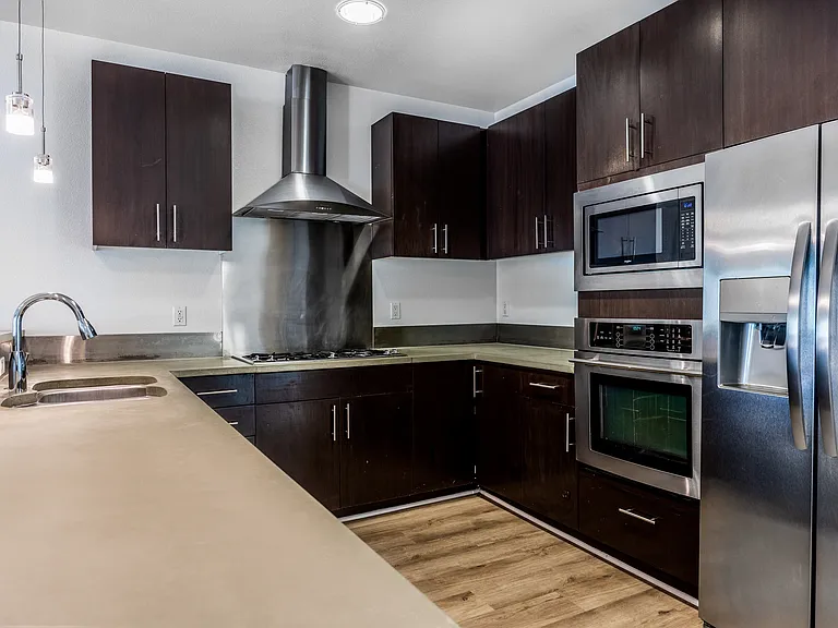 730 W Doran St — Photo 27