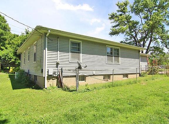 4th image of 203 S Benton St