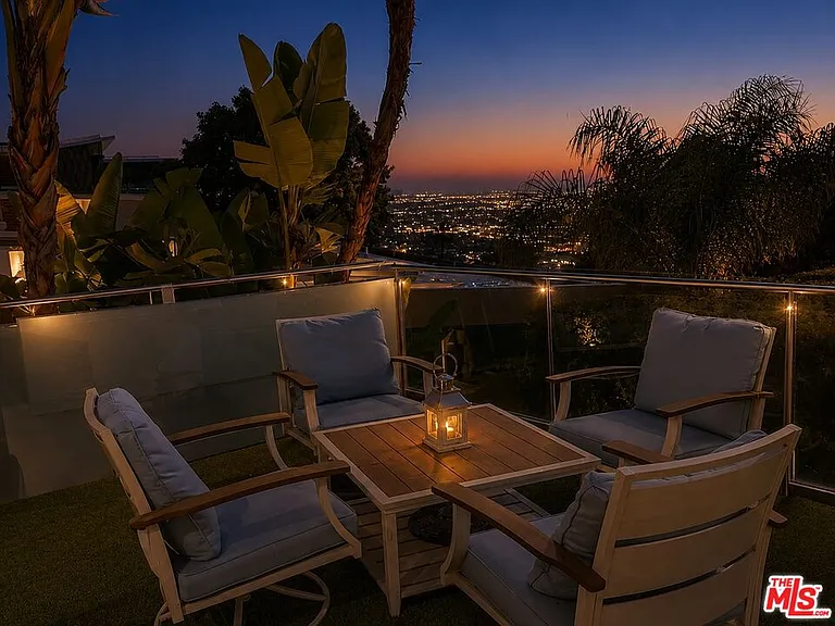 8380 Hollywood Blvd — Photo 20