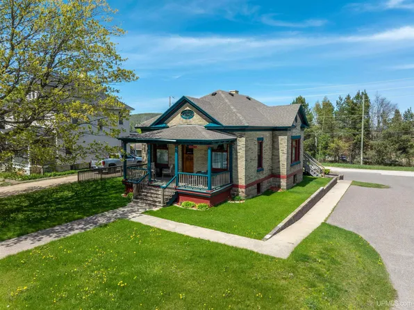 220 W Munising Ave, Munising, MI 49862