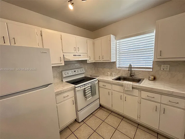 7505 SW 82nd St #320 — Photo 9
