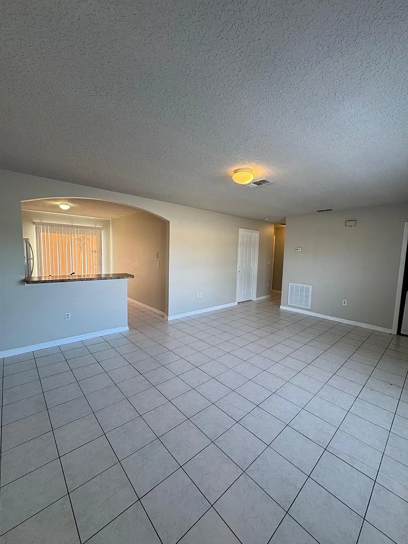 3 Bedroom, 1 bathroom Duplex Winter Haven! — Photo 3