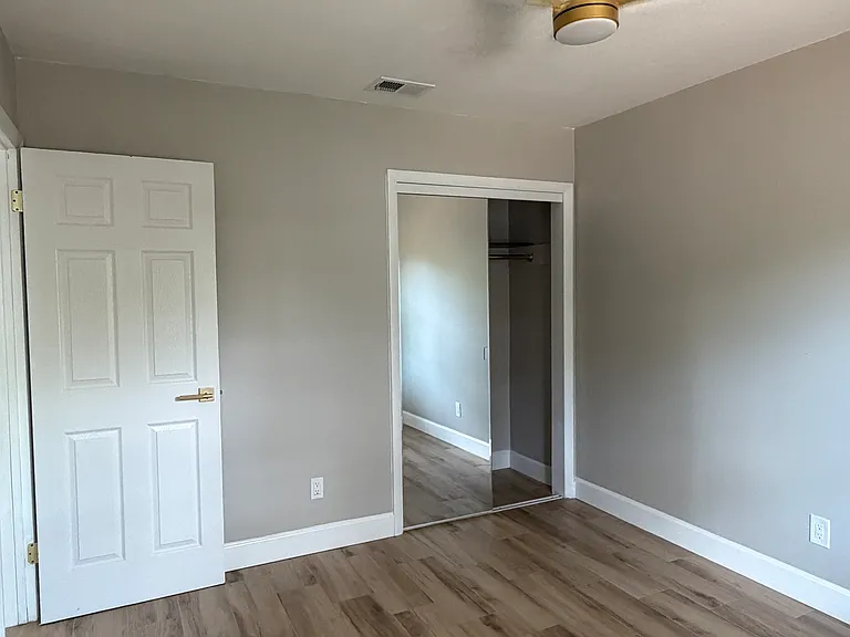 1733 Gladys St — Photo 23