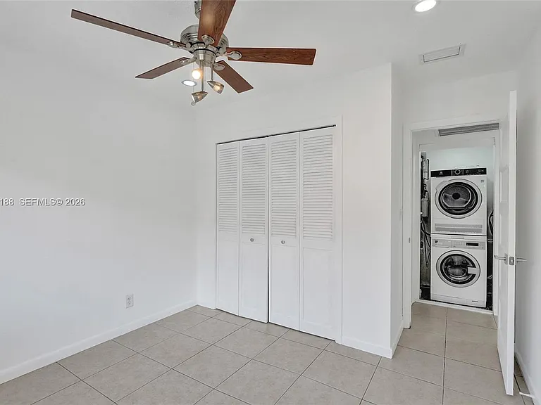 3050 NE 5th Ter #13 — Photo 28