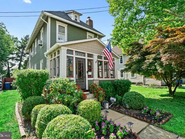 106 W 5th St, Palmyra, NJ 08065