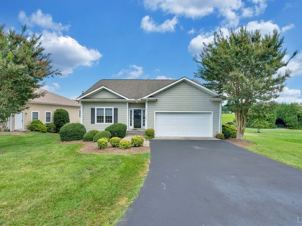 1222 8th Fairway Ln, Huddleston, VA 24104