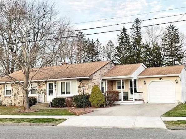 69 Newbury St, Ludlow, MA 01056