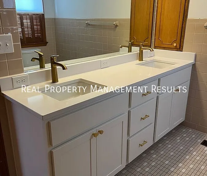 603 W Water St — Photo 9