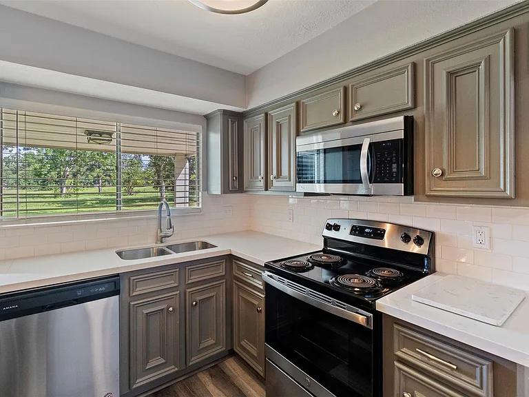 210 Pecan Valley Ct — Photo 8