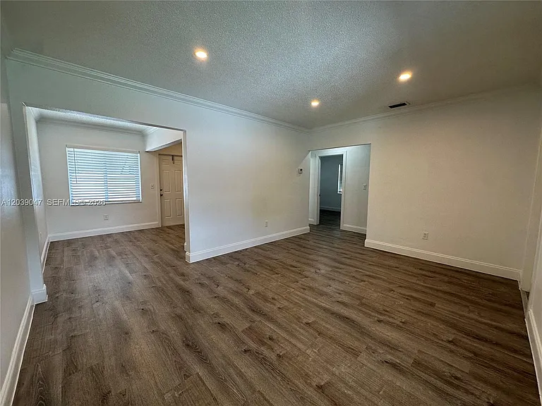 1737 Liberty St #10 — Photo 9
