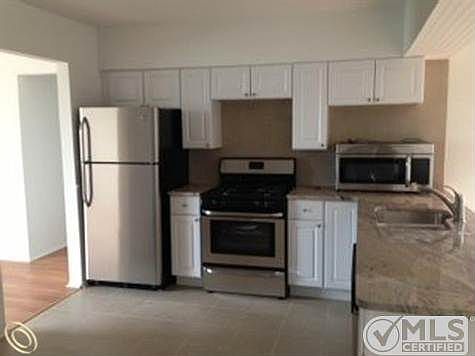 Kitchen w ss appliances.jpeg