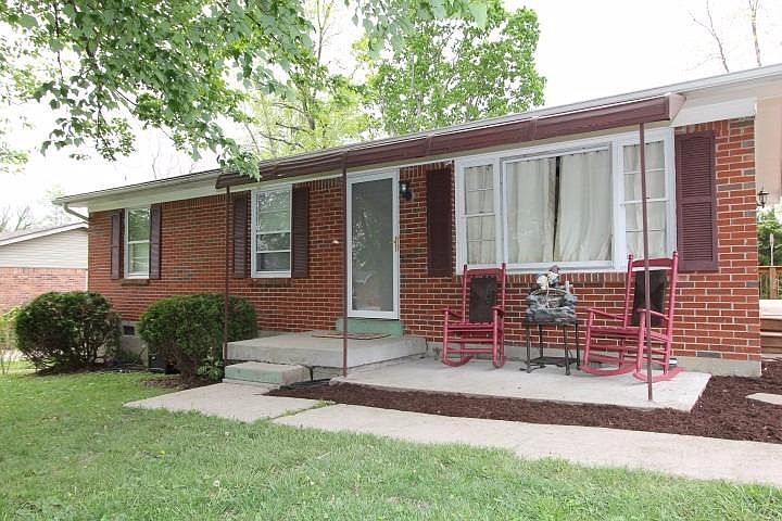 1st image of 210 Highwood Dr